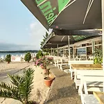 Хотел свети никола каваците - плаж и *