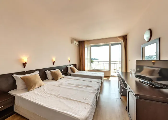 свети никола каваците - плаж и Hotel Sozopol