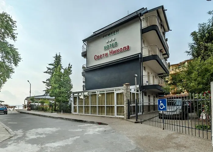 свети никола каваците - плаж и Hotel