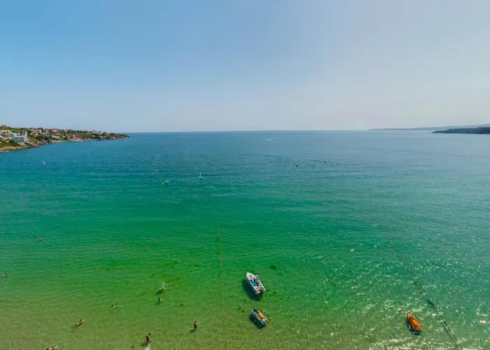 свети никола каваците - плаж и מלון *