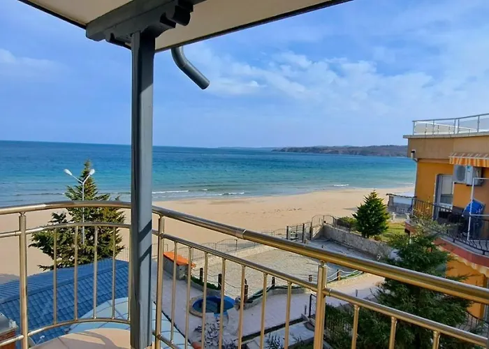 свети никола каваците - плаж и Отель