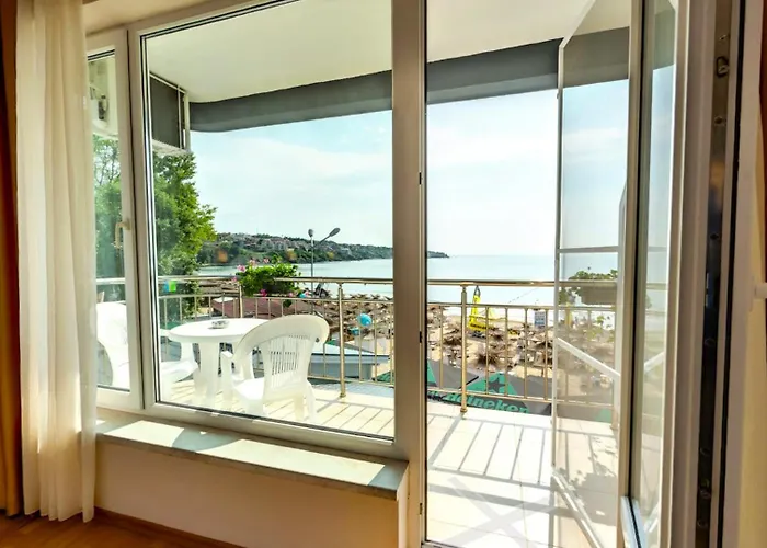 свети никола каваците - плаж и Отель